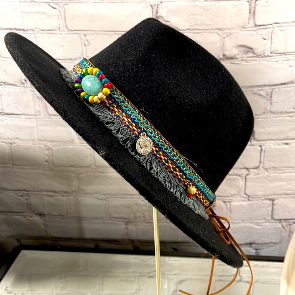 NEW 🎩 Black felt Boho festivals brim hat 🎩